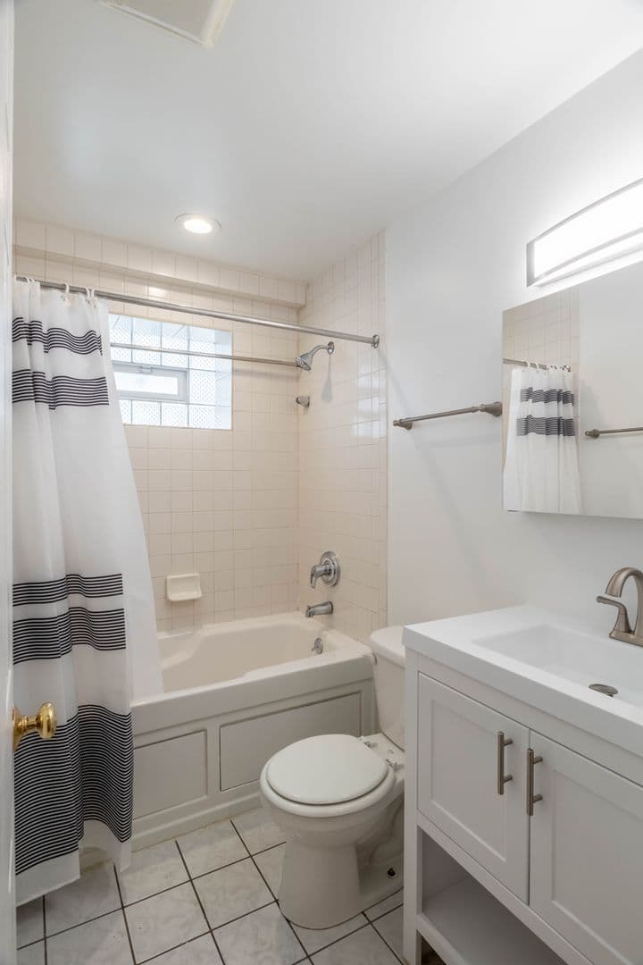 Chicago Apartment: 1902 W. Birchwood Ave