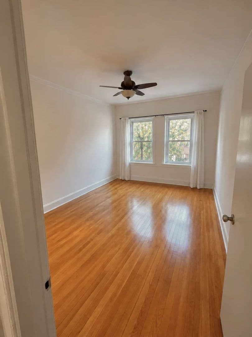 Chicago Apartment: 5652 N. Ridge Unit 2N