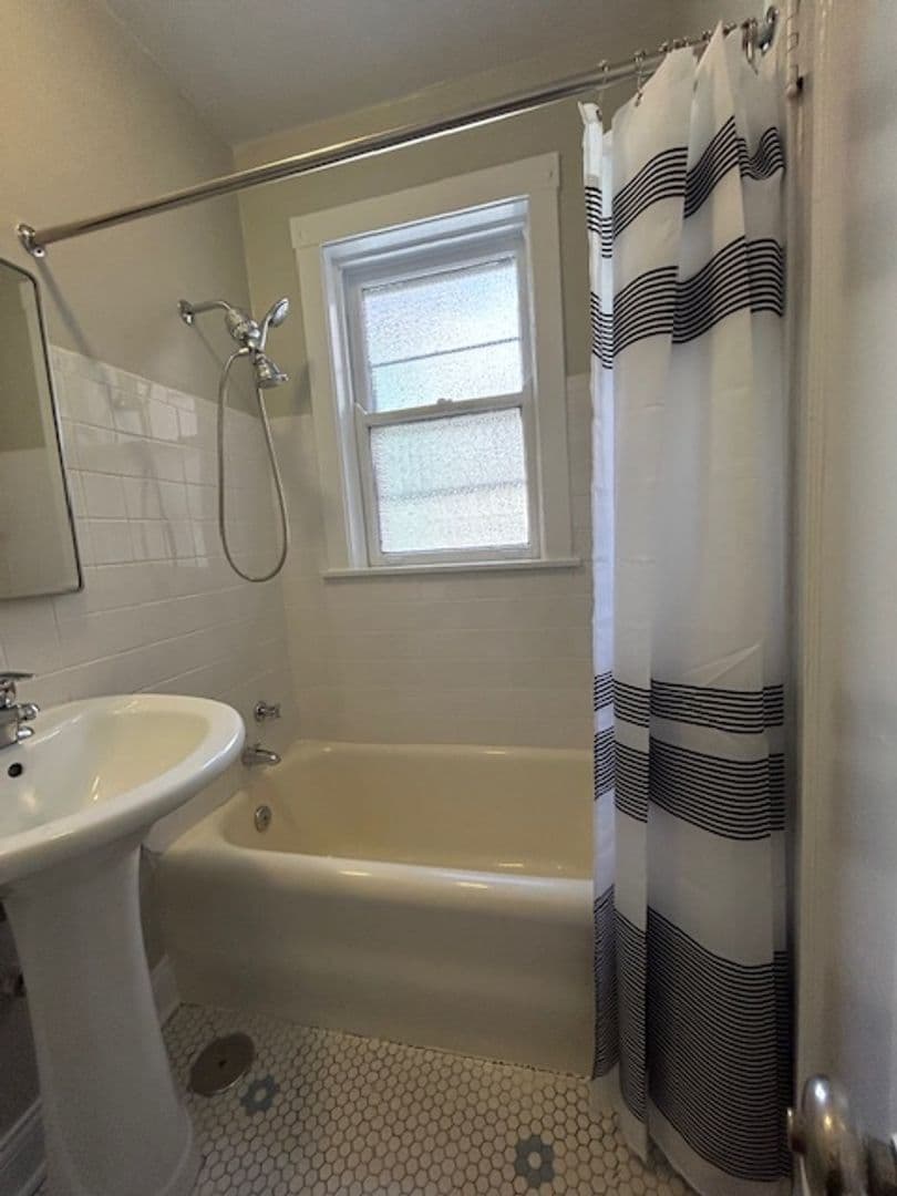 Chicago Apartment: 1600 W. Granville Apt-3H