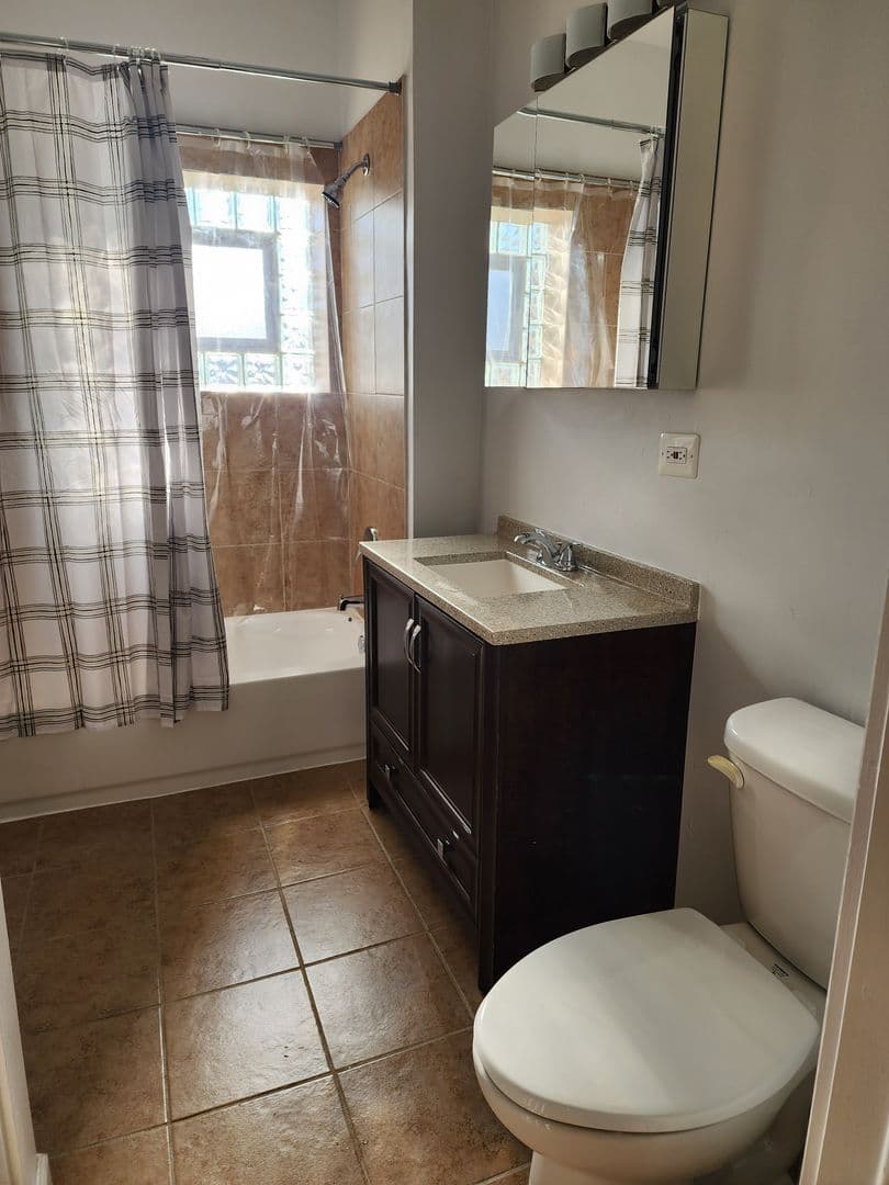 Chicago Apartment: 1714 W. Jonquil Terrace Unit 3E