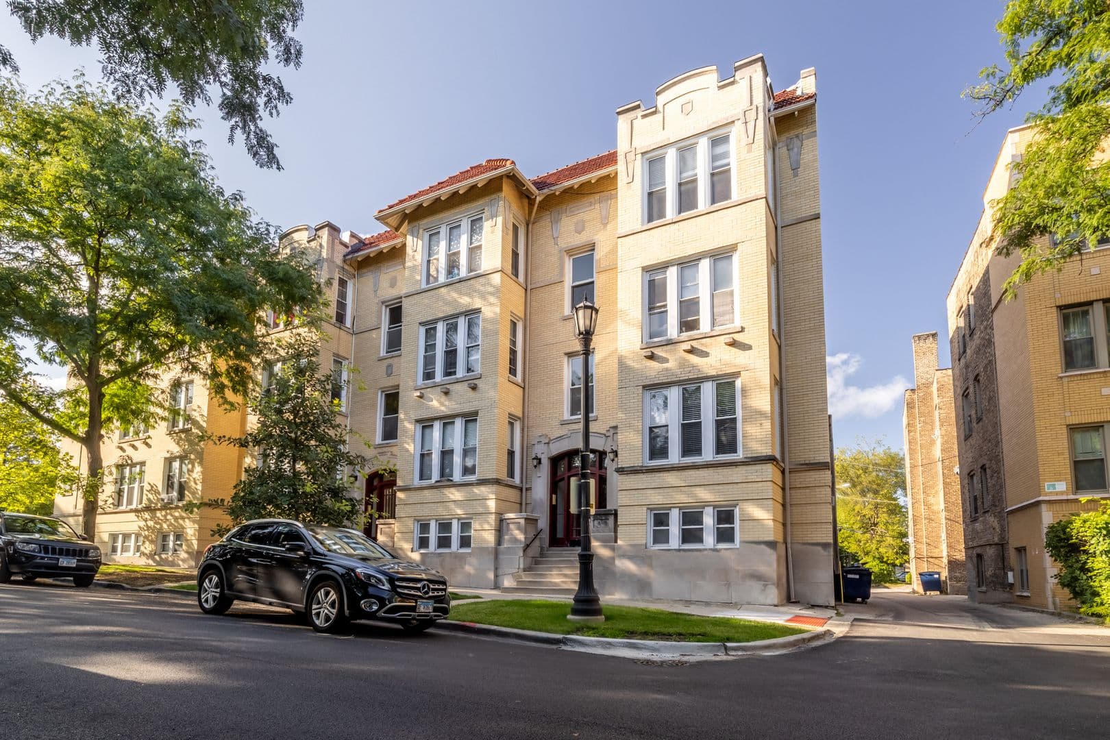 Evanston Apartment: 127-129 Ridge/829-833 Dobson