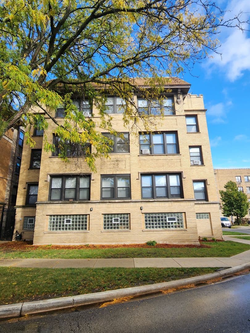 Chicago Apartment: 1724 W. Jonquil Terrace Unit 3B