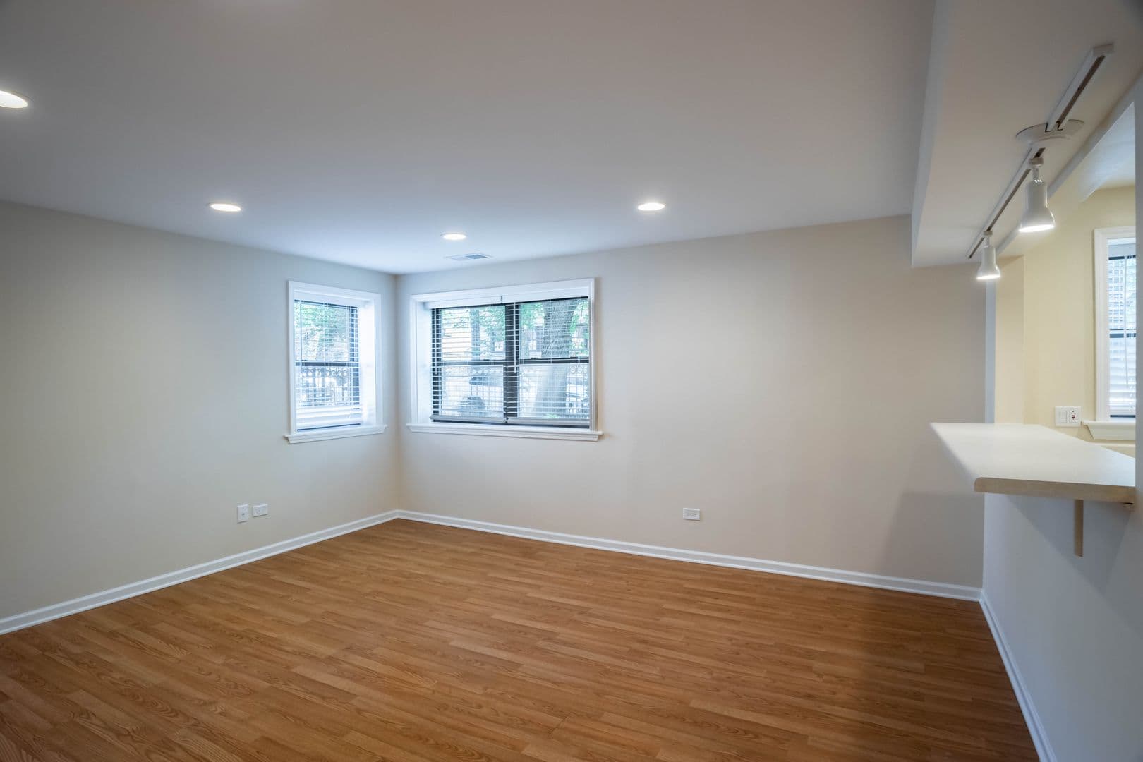 Chicago Apartment: 1902 W. Birchwood Ave