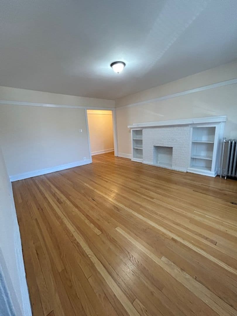 Chicago Apartment: 2104-2118 W. Birchwood Avenue/7502-7510 N. Hoyne Avenue
