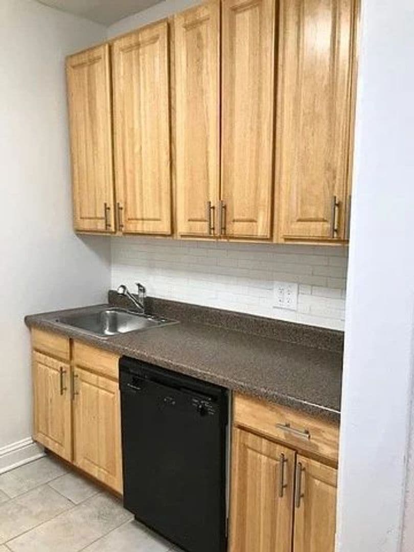 Evanston Apartment: 127-129 Ridge/829-833 Dobson