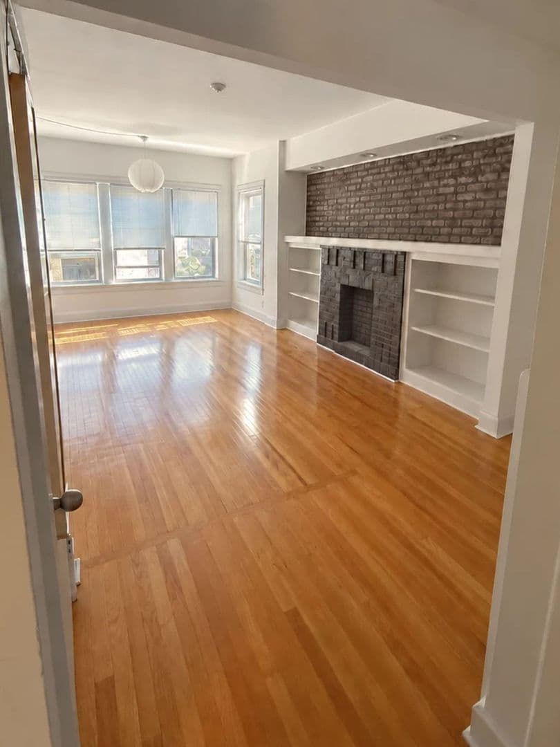 Chicago Apartment: 5652 N. Ridge Unit 2N