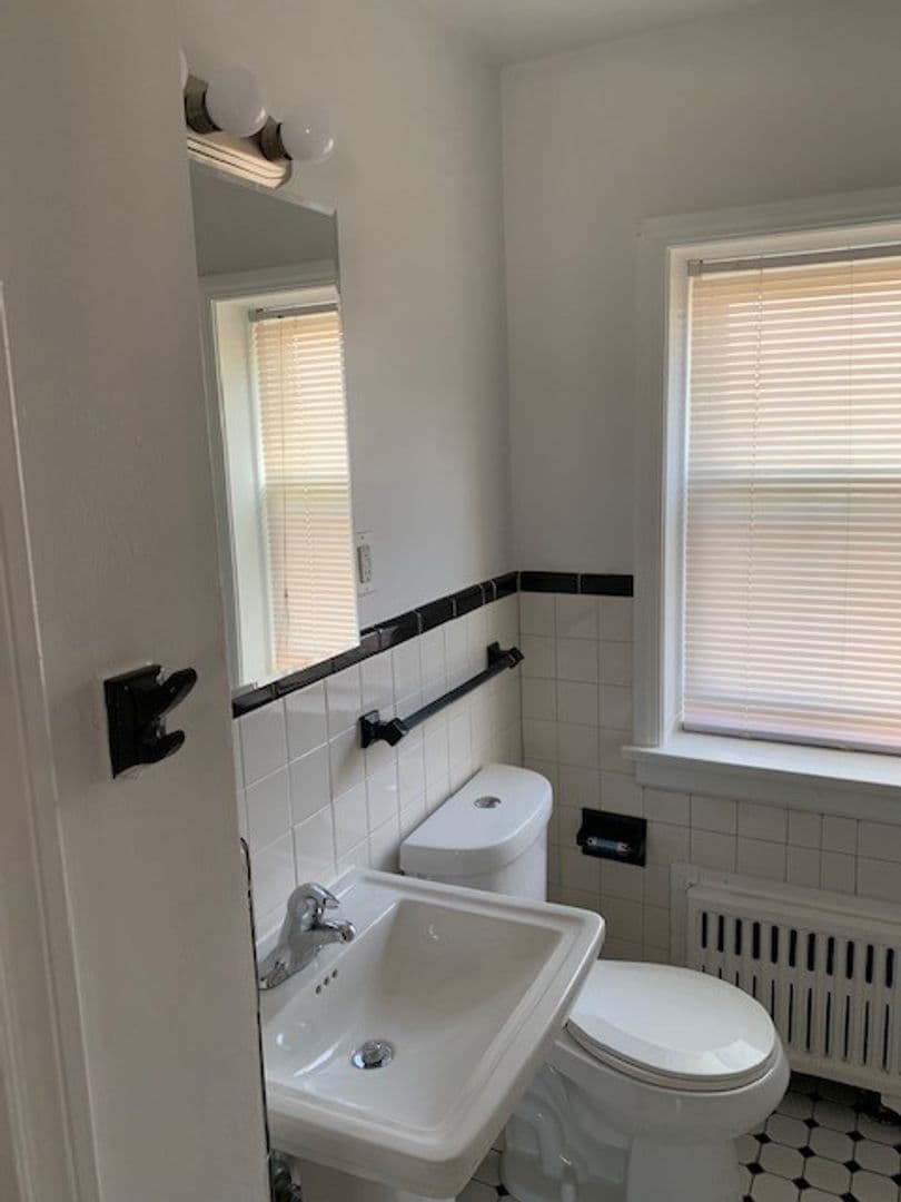 Evanston Apartment: 127-129 Ridge/829-833 Dobson