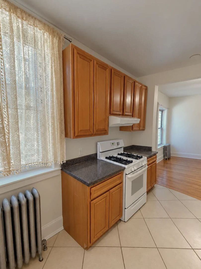 Chicago Apartment: 5652 N. Ridge Unit 2N