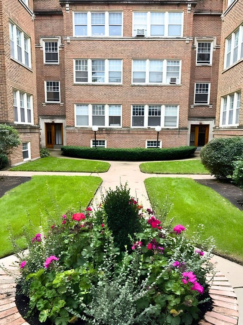 Chicago Apartment: 5652 N. Ridge Unit 2N