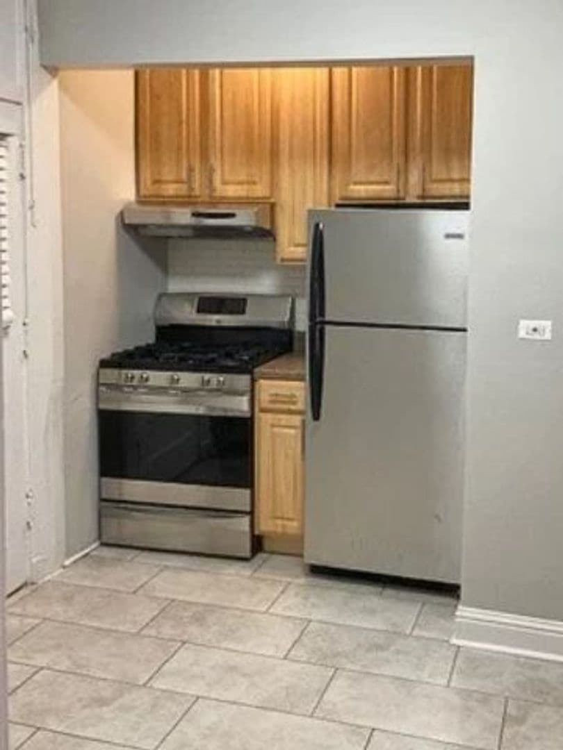 Evanston Apartment: 127-129 Ridge/829-833 Dobson