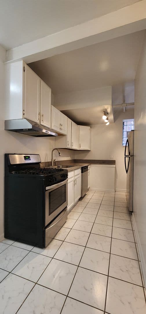 Evanston Apartment: 127-129 Ridge/829-833 Dobson