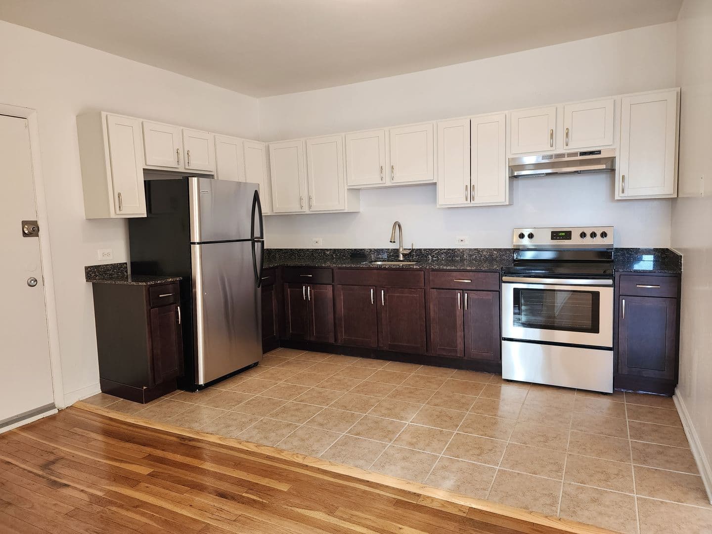 Chicago Apartment: 1714 W. Jonquil Terrace Unit 3E