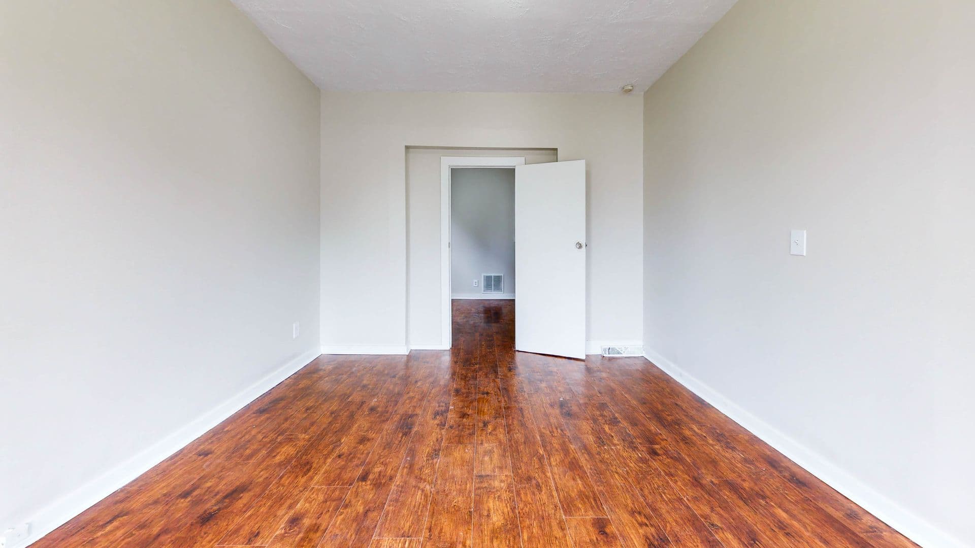 New Haven Apartment: 46-48 Henry St - 2R