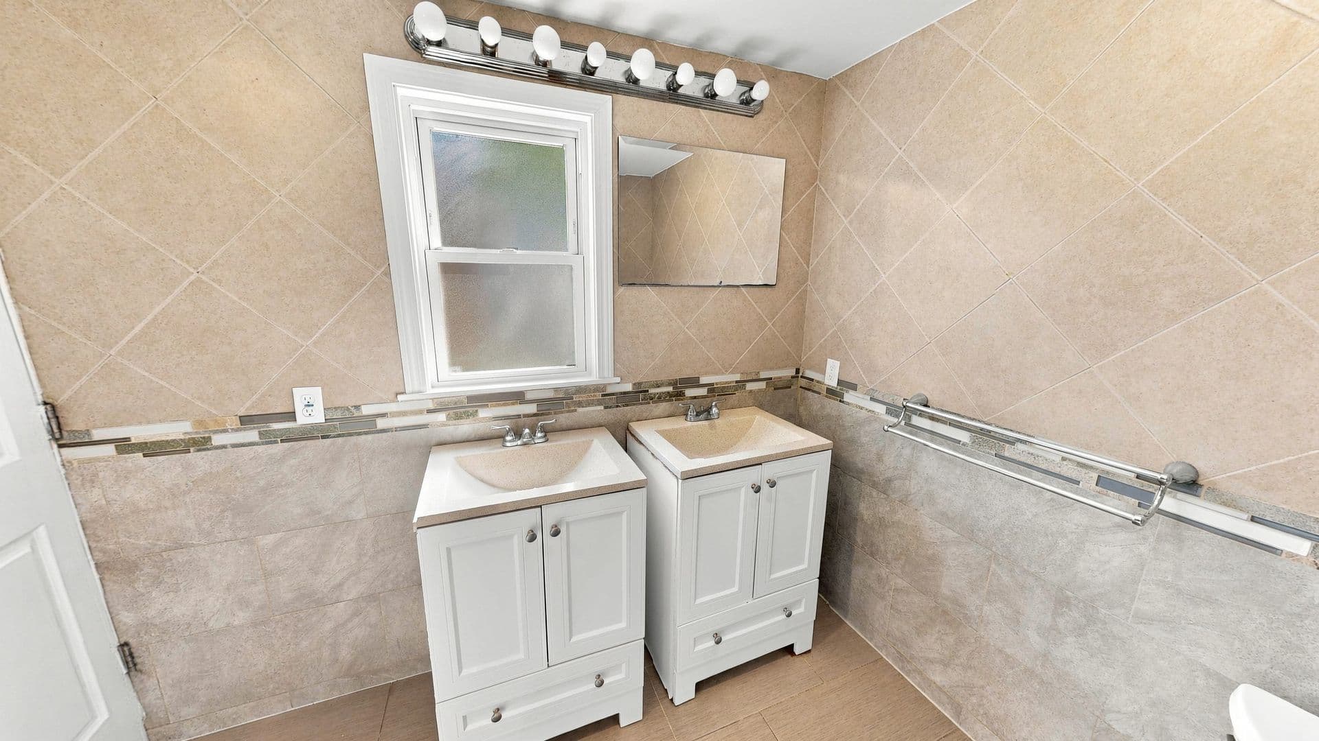 New Haven Apartment: 252 Goffe Terrace, 3