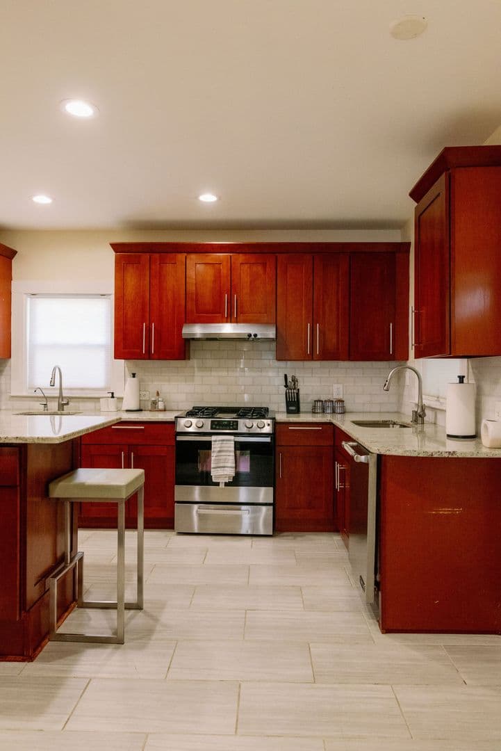 NEW HAVEN House: 409 NORTON PARKWAY