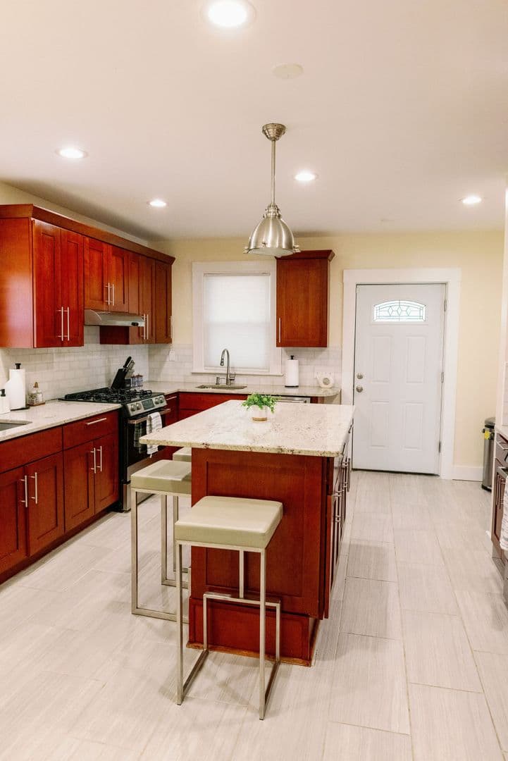 NEW HAVEN House: 409 NORTON PARKWAY