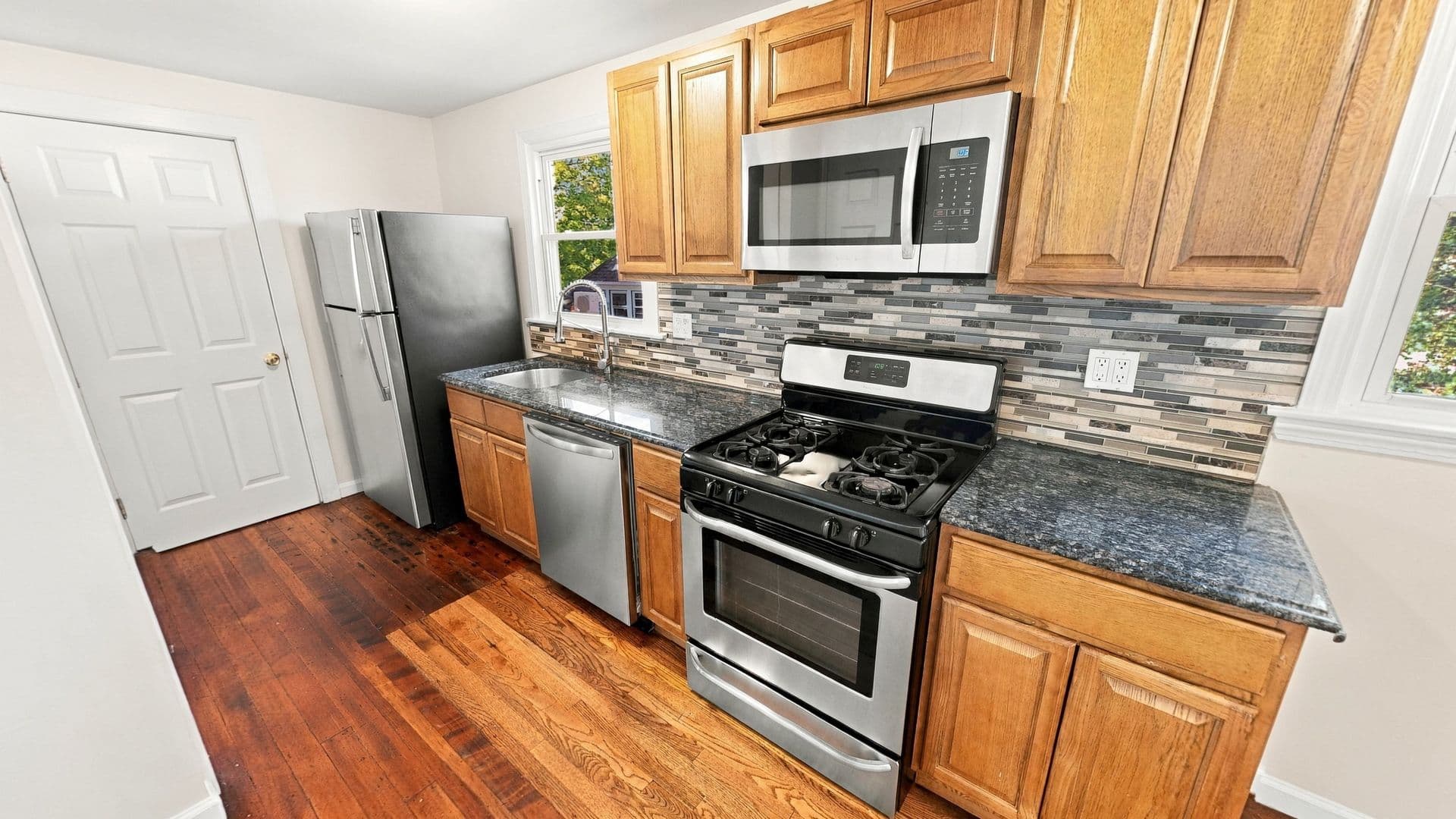 New Haven Apartment: 252 Goffe Terrace, 3