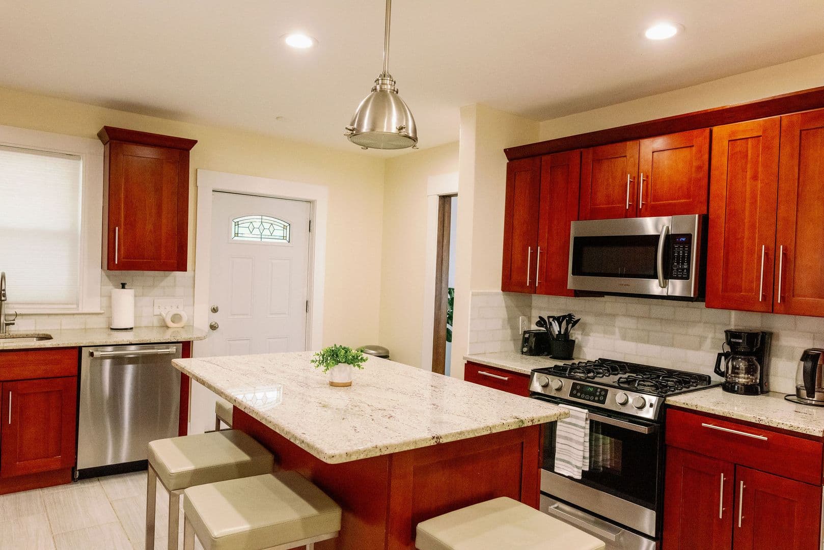 NEW HAVEN House: 409 NORTON PARKWAY