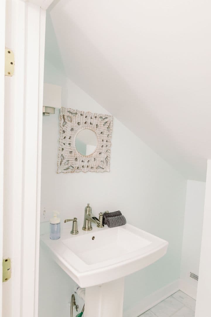 NEW HAVEN House: 409 NORTON PARKWAY