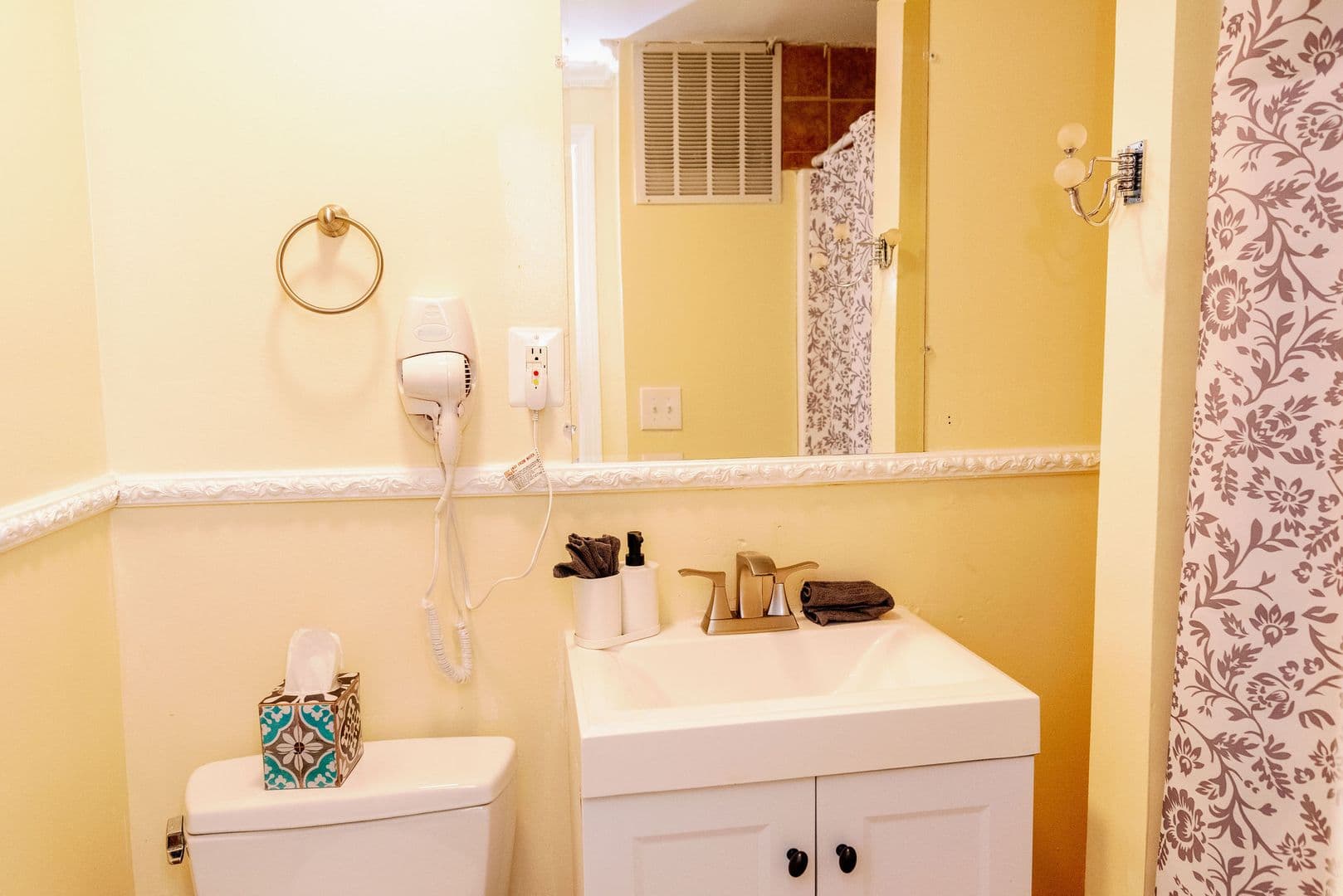 NEW HAVEN House: 409 NORTON PARKWAY