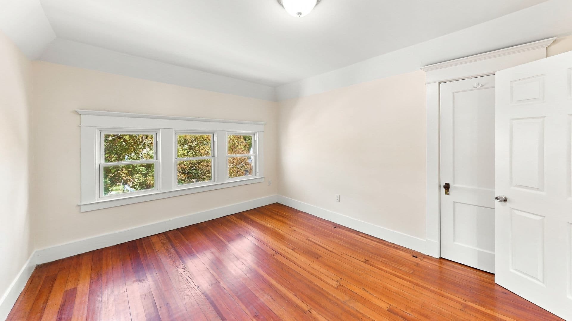 New Haven Apartment: 252 Goffe Terrace, 3