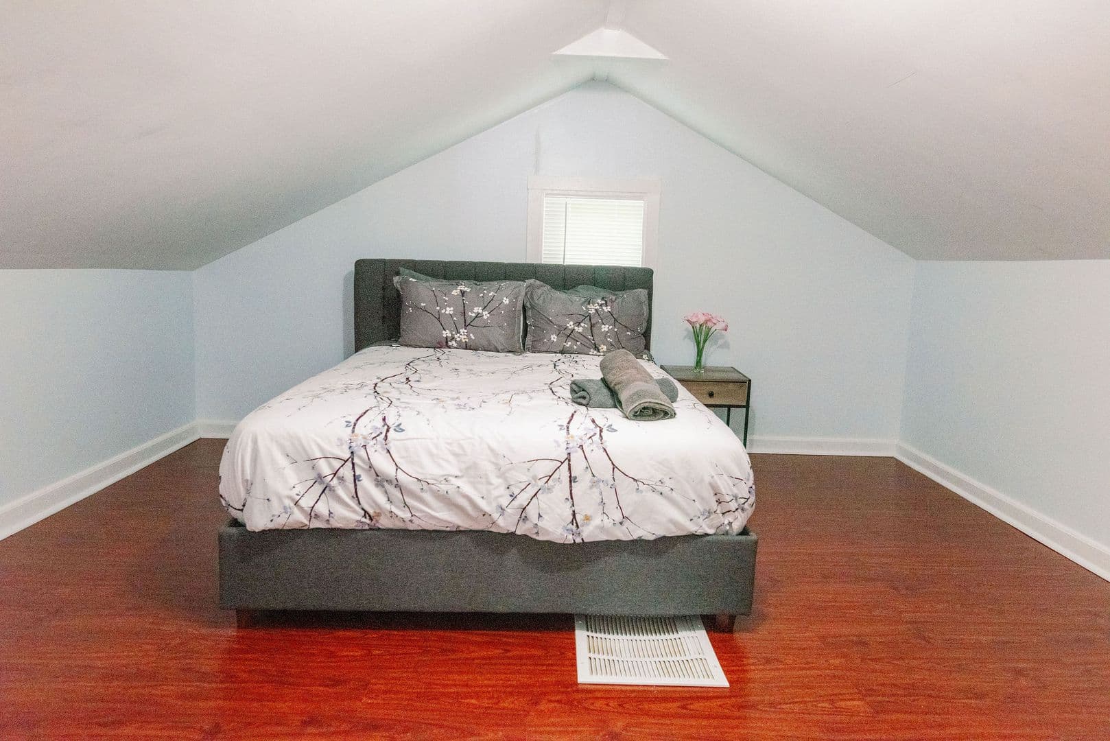 NEW HAVEN House: 409 NORTON PARKWAY
