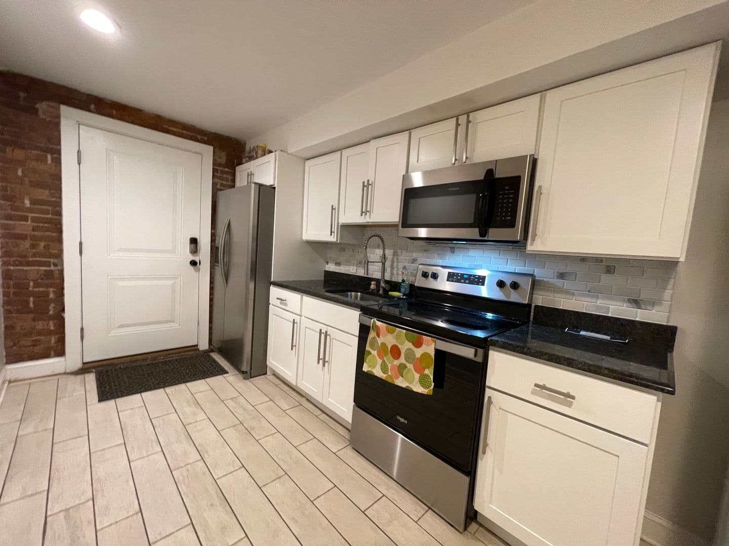 New Haven Apartment: 411 Orange Street  - 2A