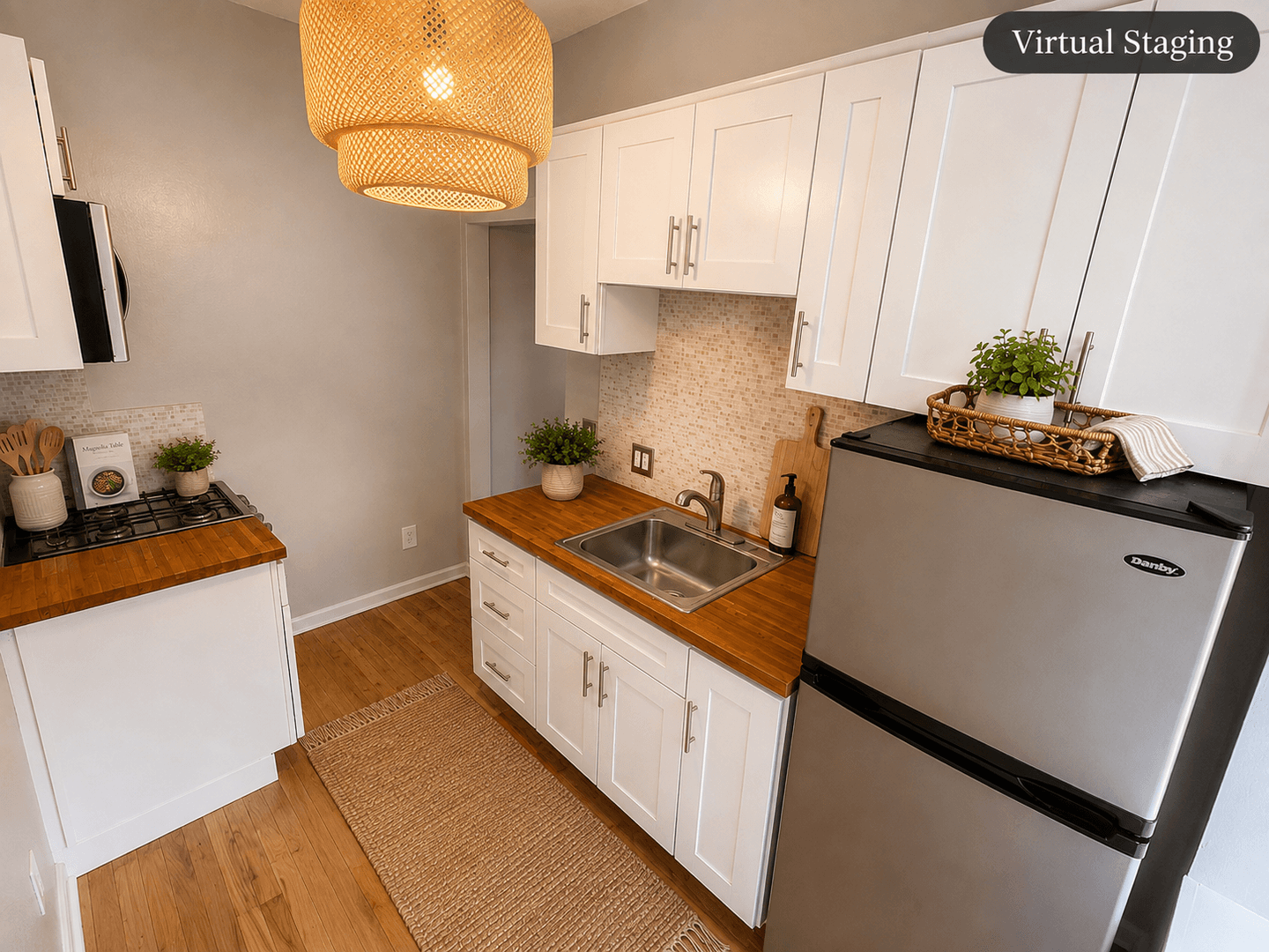 Los Angeles Apartment: 1975 N Beachwood Dr.