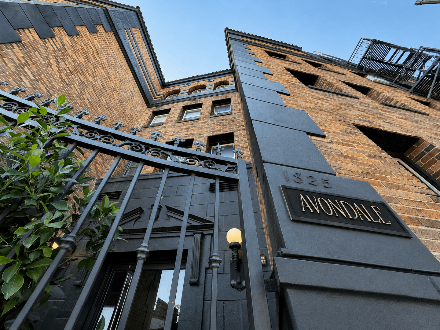 Los Angeles Apartment: 1825 N Cahuenga Blvd.