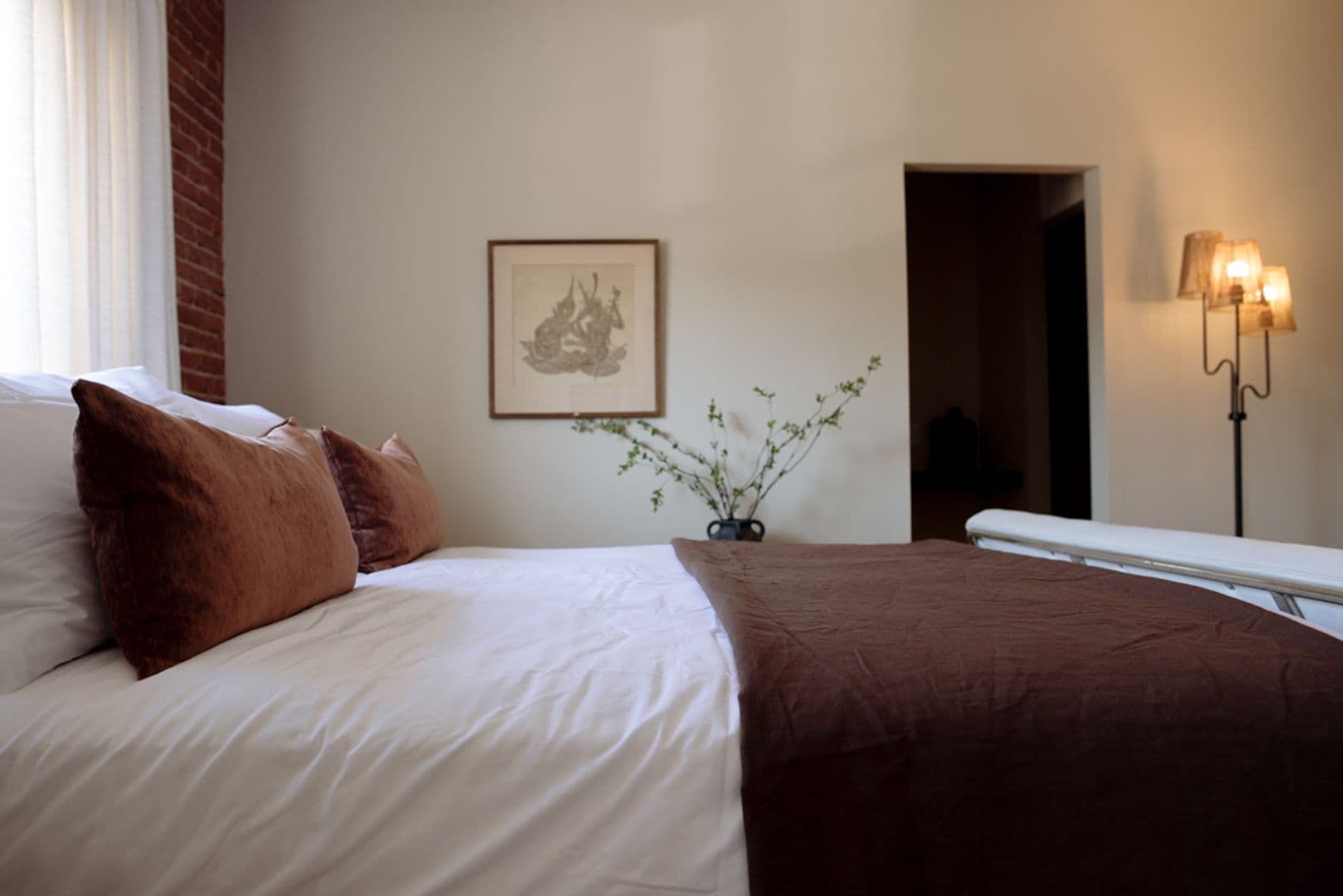 Los Angeles Apartment: 1825 N Cahuenga Blvd.