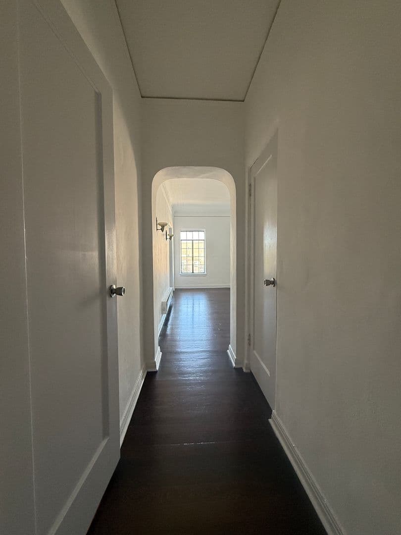 Los Angeles Apartment: 3748 W 9th St.