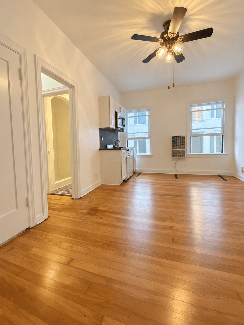 Los Angeles Apartment: 530 S Kenmore Ave.