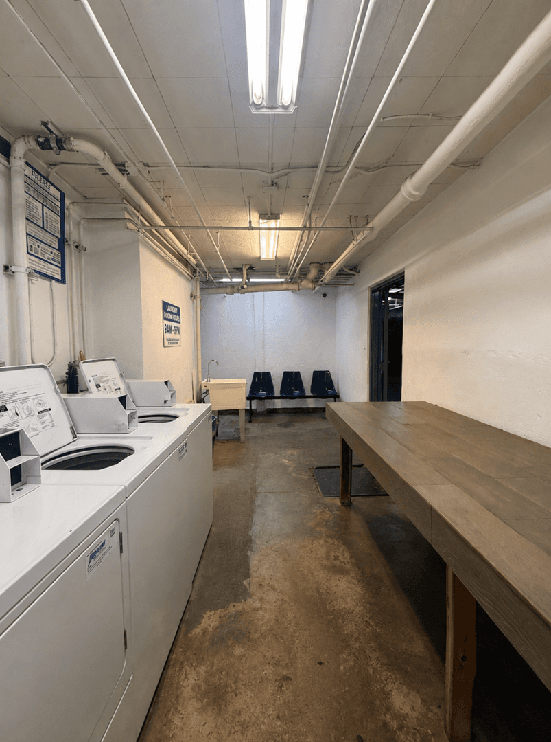 Los Angeles Apartment: 3748 W 9th St.