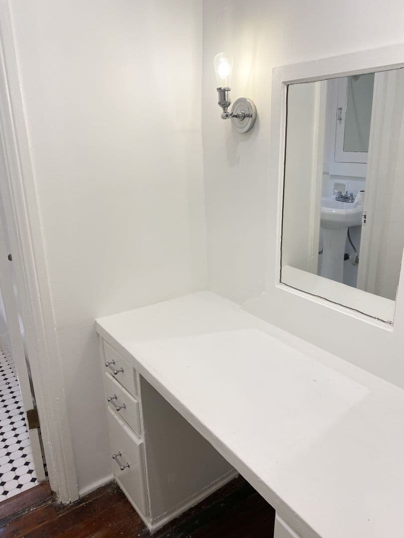 Los Angeles Apartment: 1759 Orchid Ave.