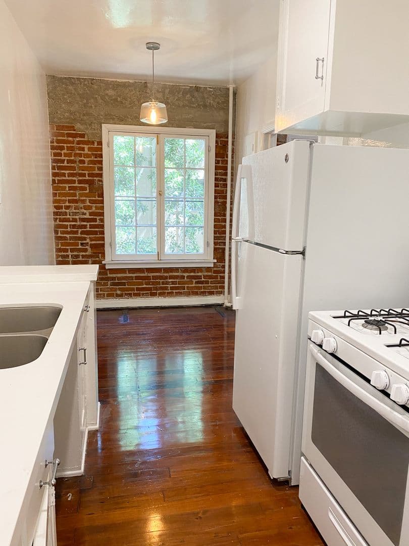 Los Angeles Apartment: 1759 Orchid Ave.