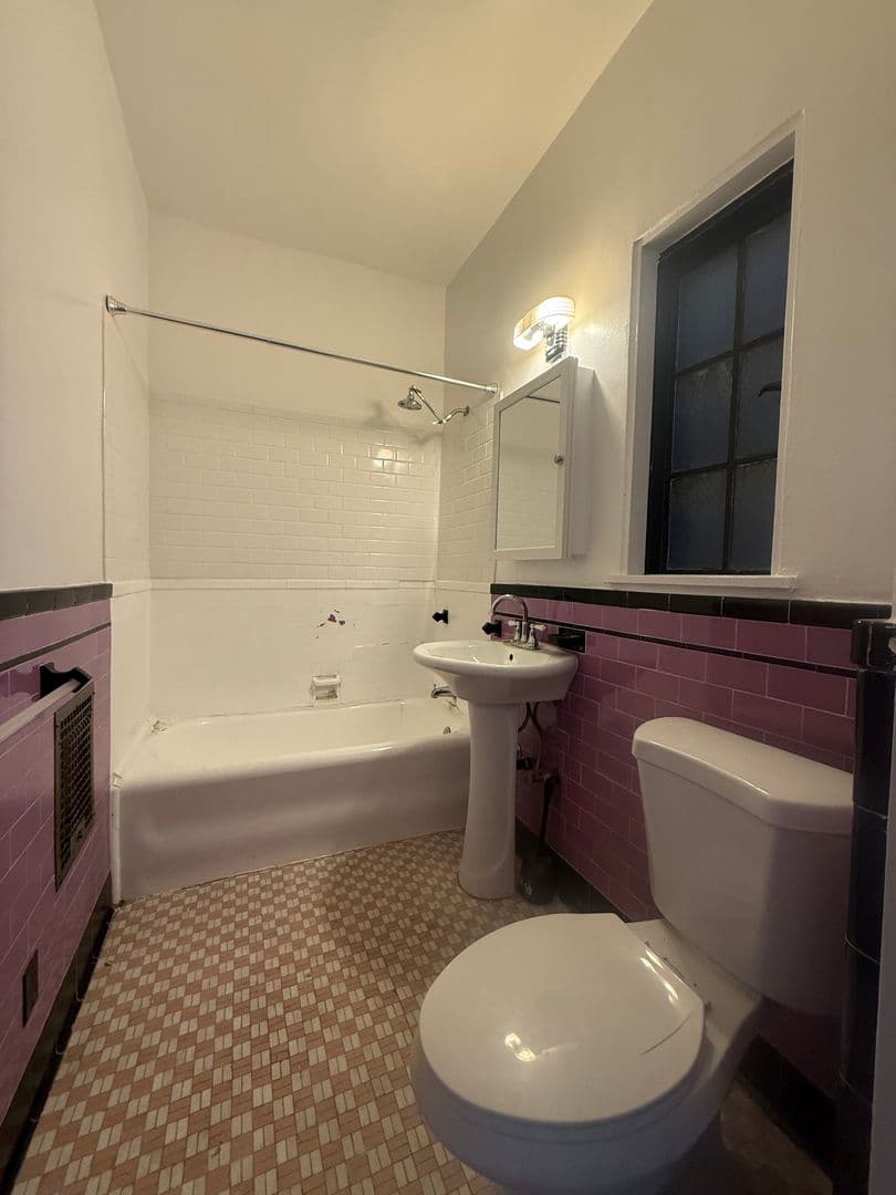 Los Angeles Apartment: 3748 W 9th St.