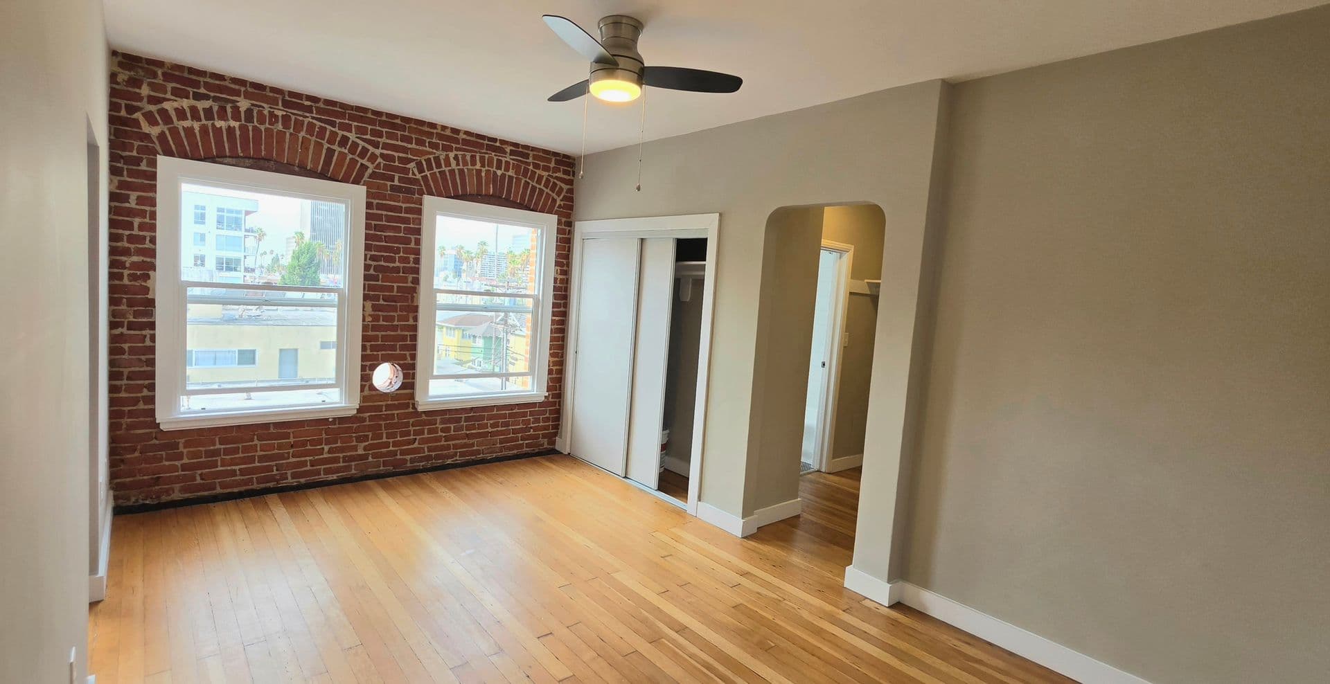 Los Angeles Apartment: 407 S Kenmore Ave.