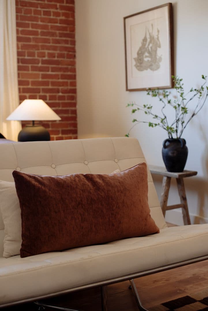 Los Angeles Apartment: 1825 N Cahuenga Blvd.
