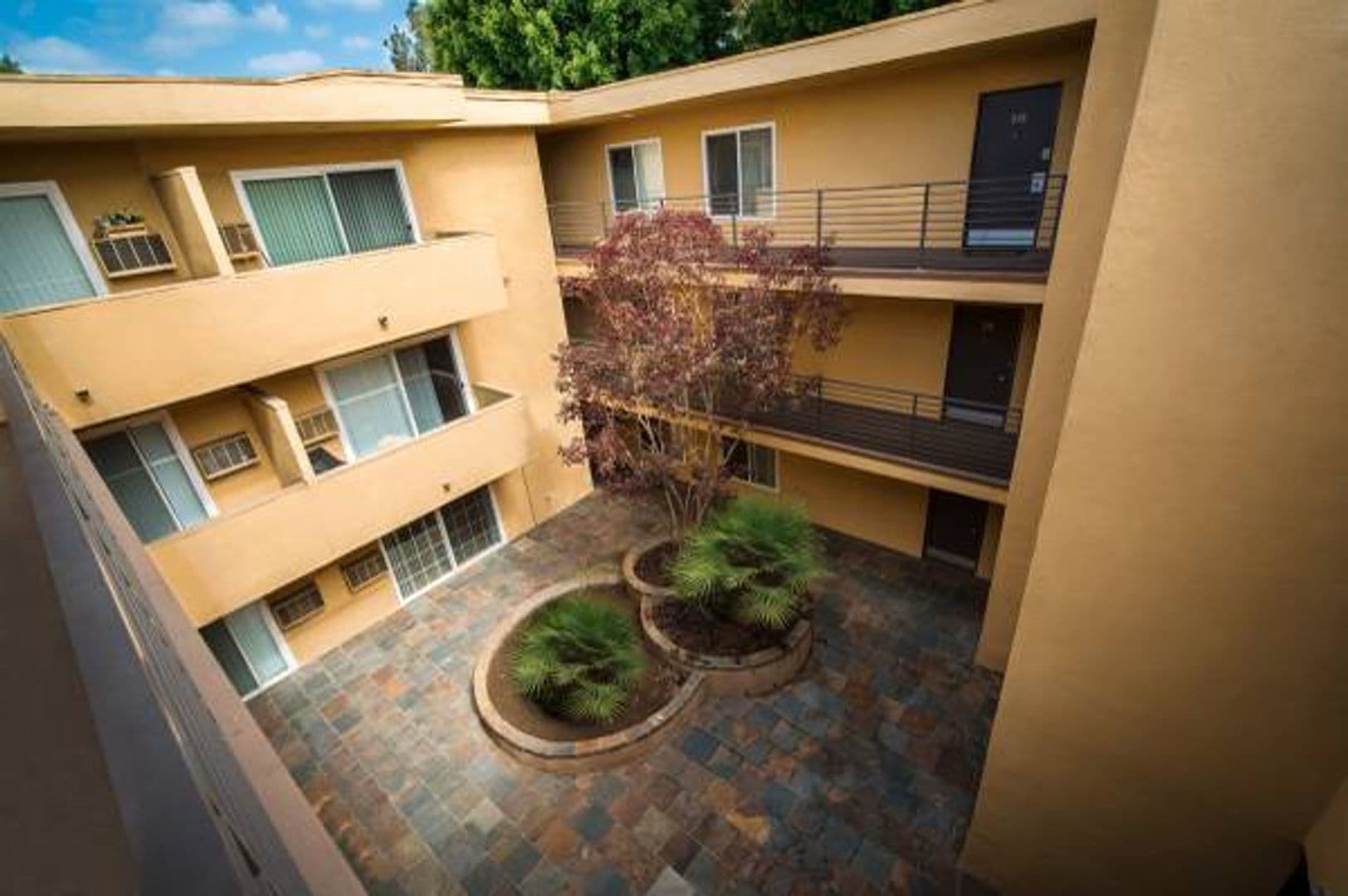 Los Angeles Apartment: 1825 N Cherokee Ave.