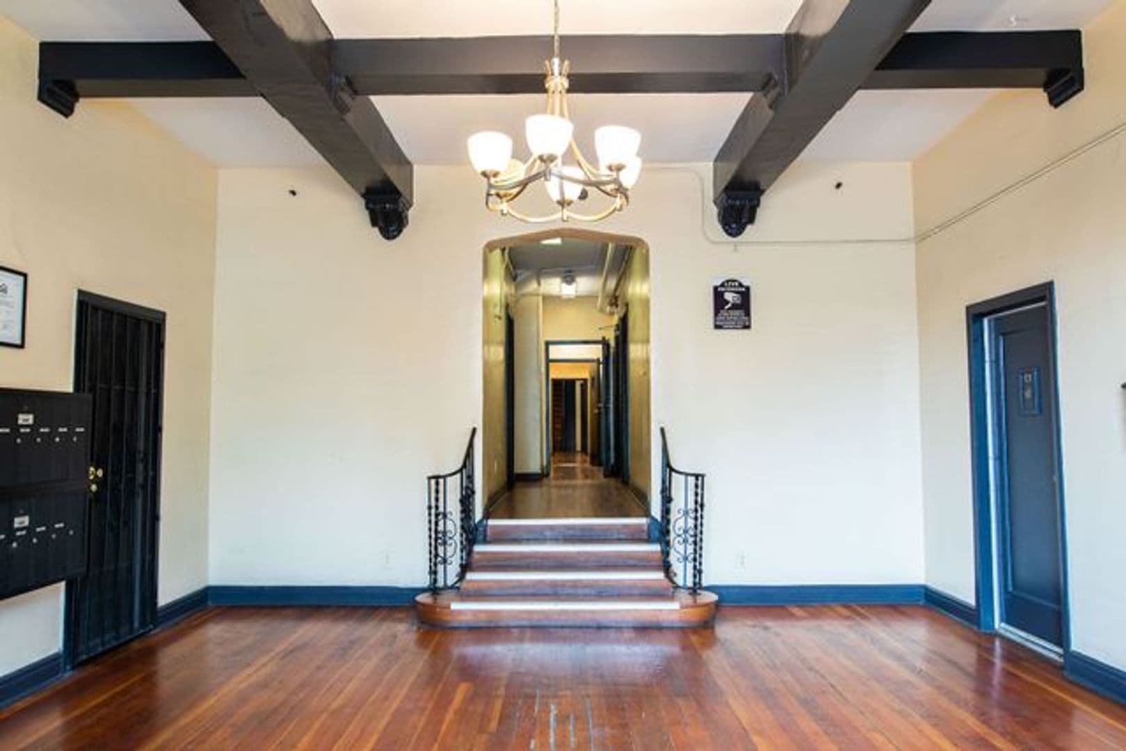Los Angeles Apartment: 427 S Mariposa Ave.