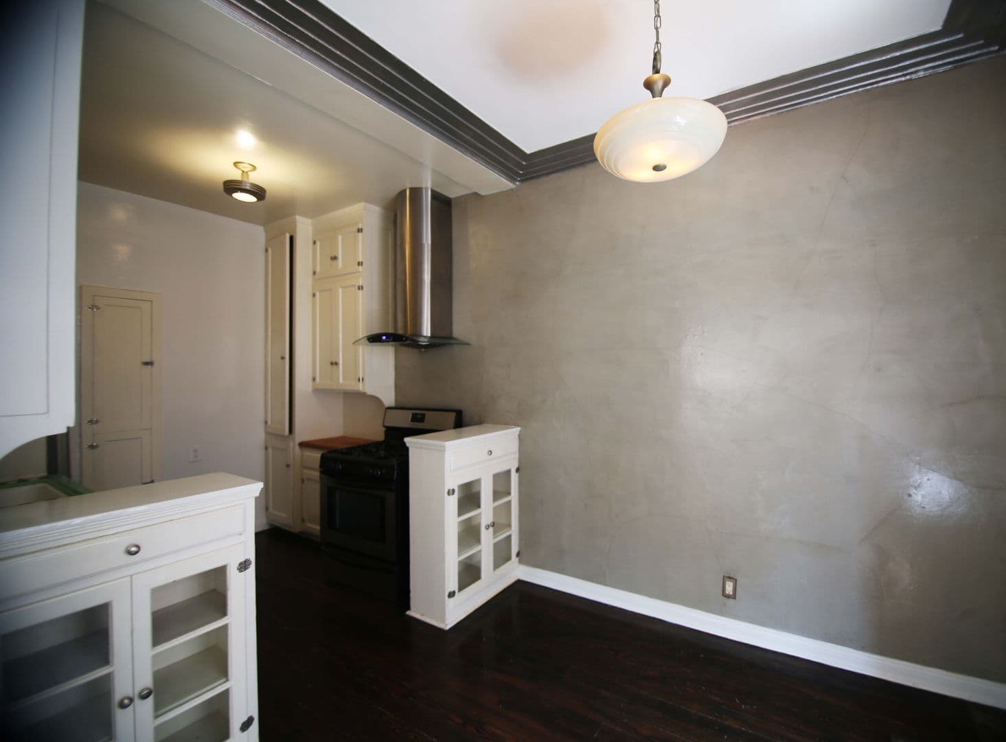Los Angeles Apartment: 3748 W 9th St.