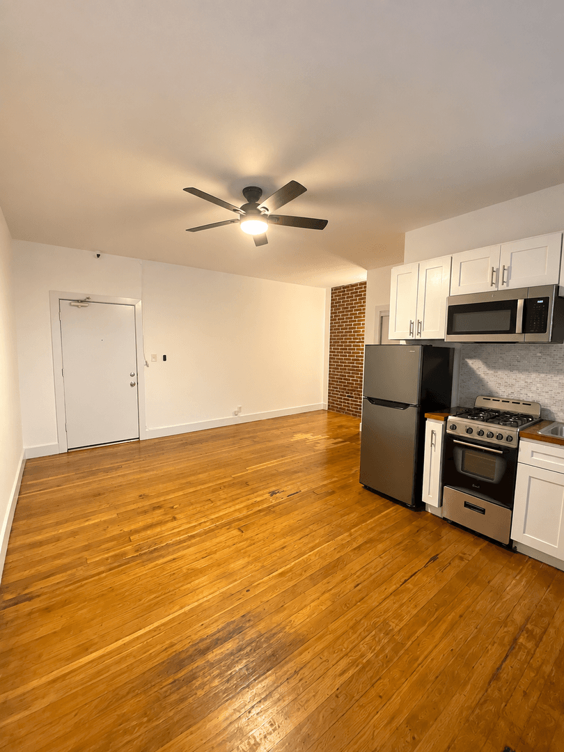 Los Angeles Apartment: 530 S Kenmore Ave.