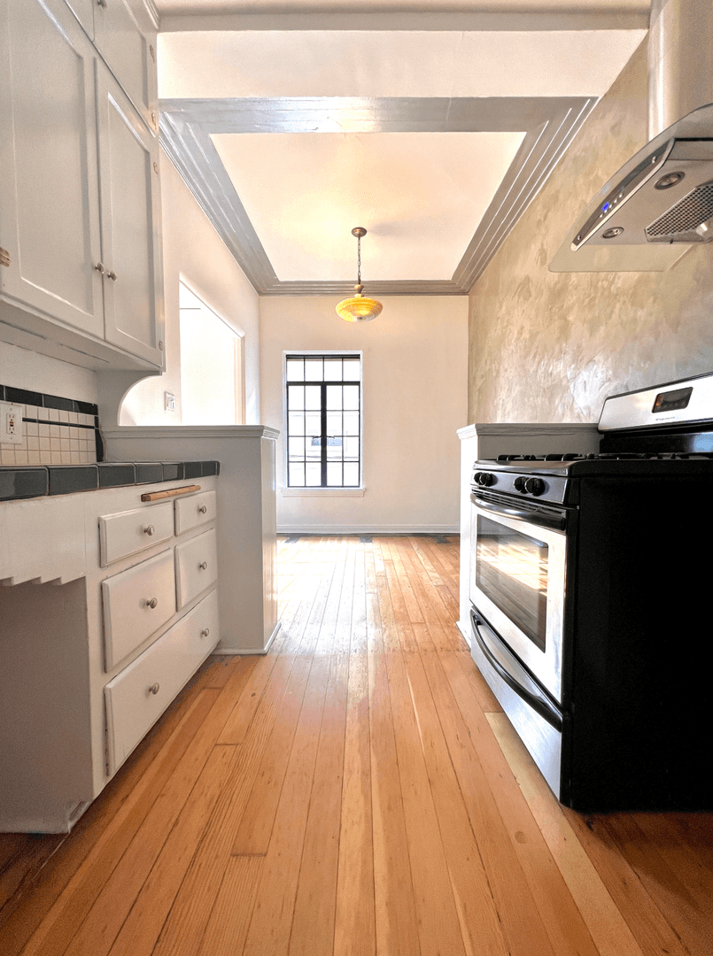 Los Angeles Apartment: 3748 W 9th St.