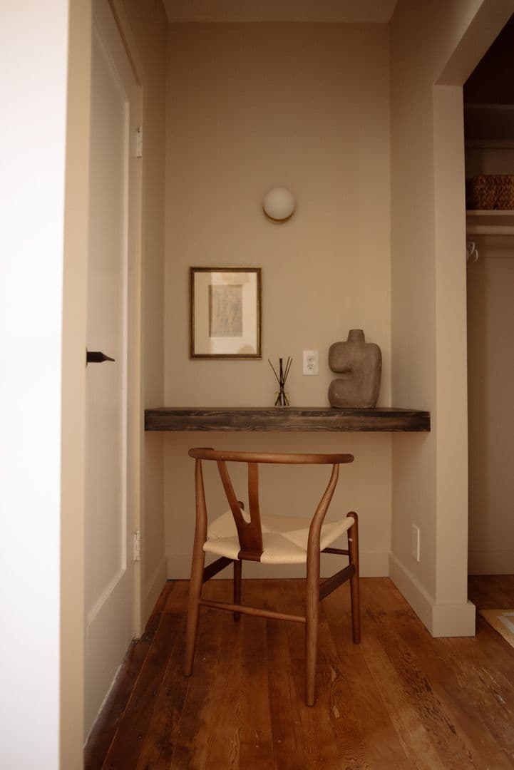 Los Angeles Apartment: 1825 N Cahuenga Blvd.