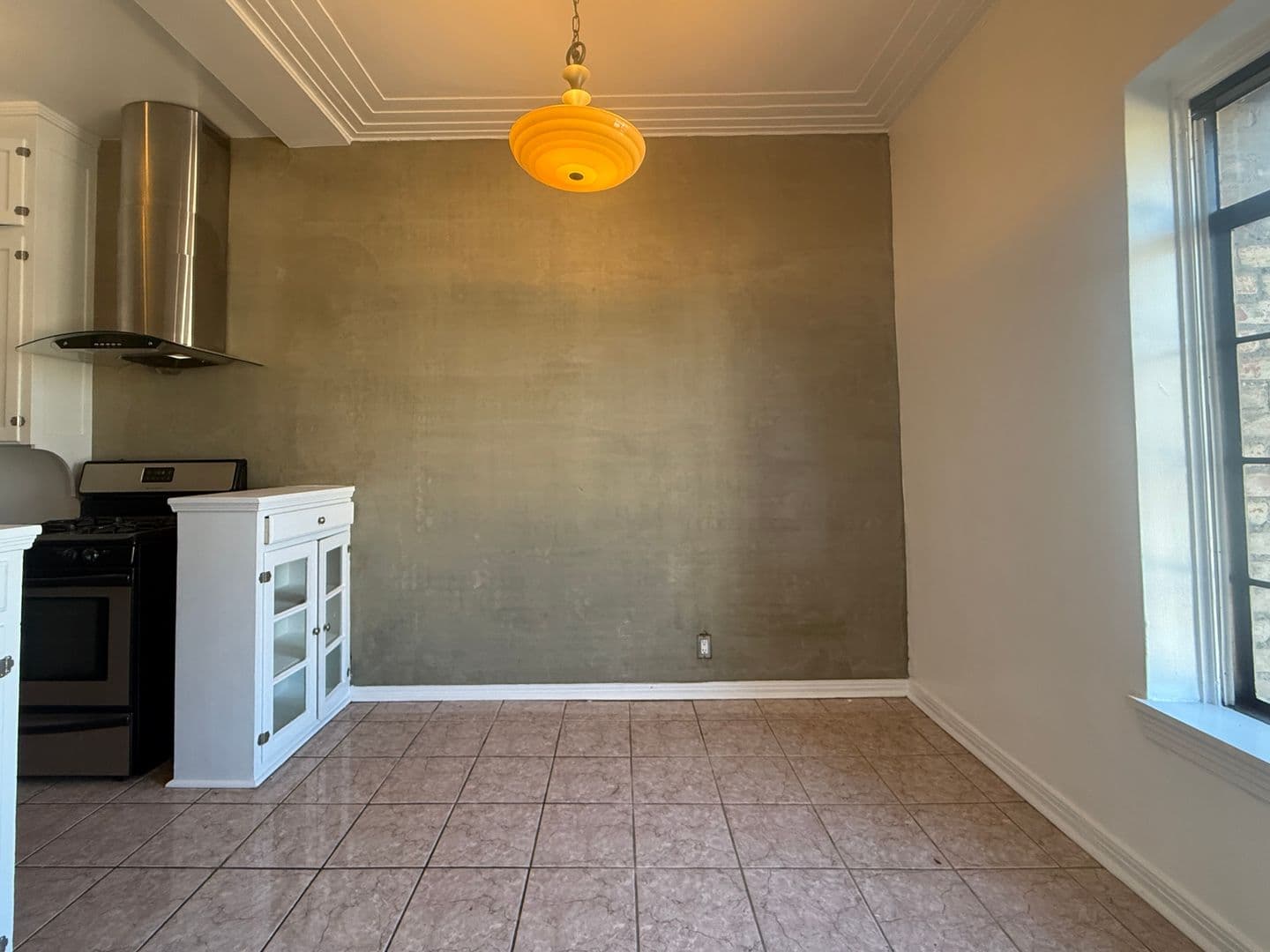 Los Angeles Apartment: 3748 W 9th St.