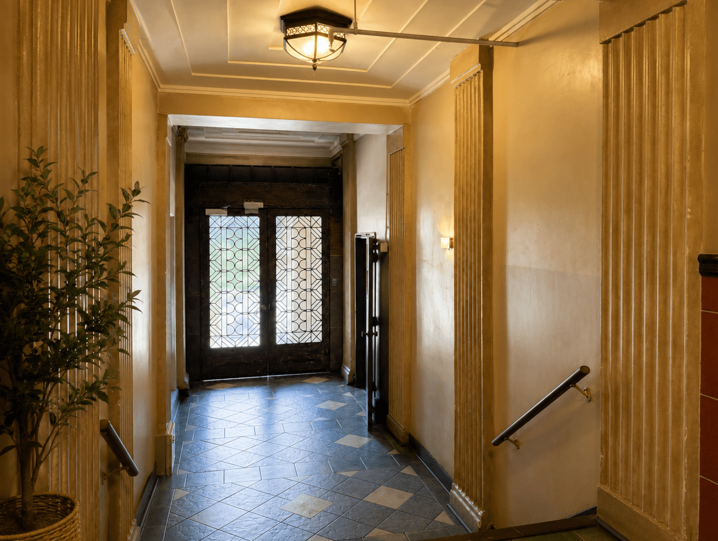 Los Angeles Apartment: 3748 W 9th St.
