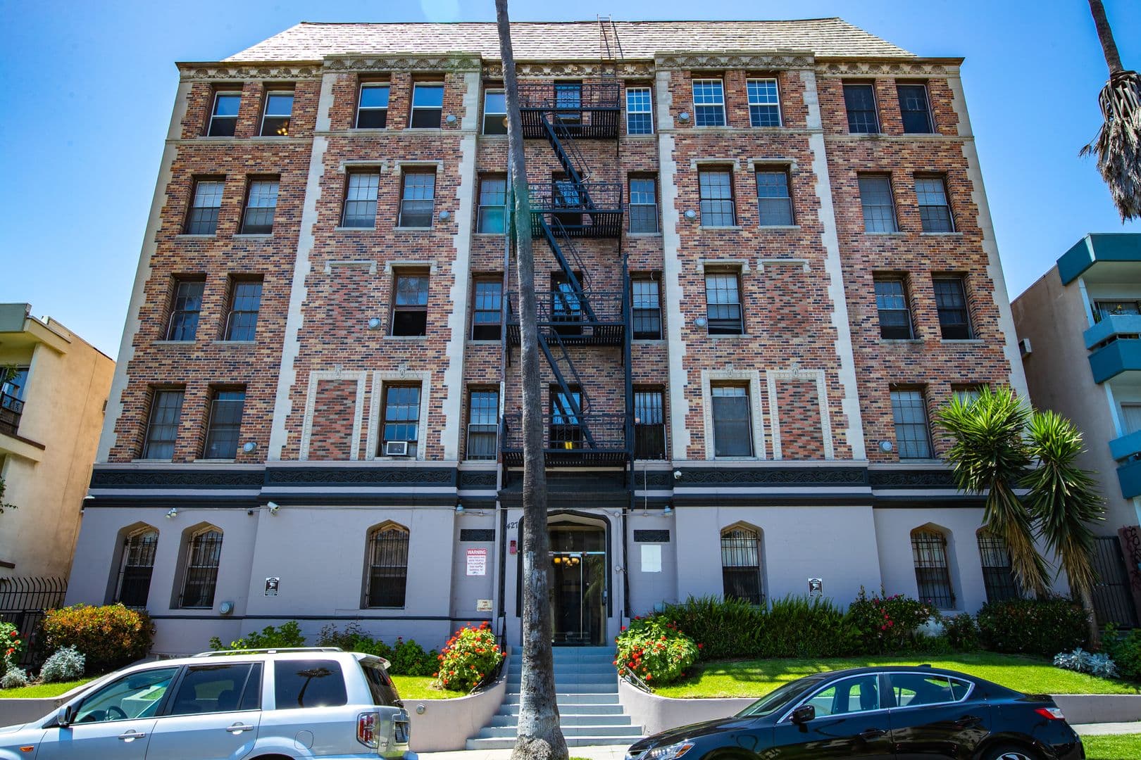 Los Angeles Apartment: 427 S Mariposa Ave.