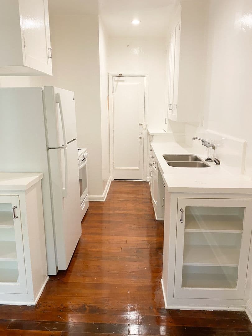 Los Angeles Apartment: 1759 Orchid Ave.