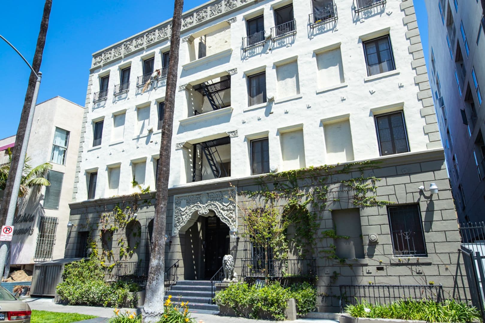 Los Angeles Apartment: 530 S Kenmore Ave.