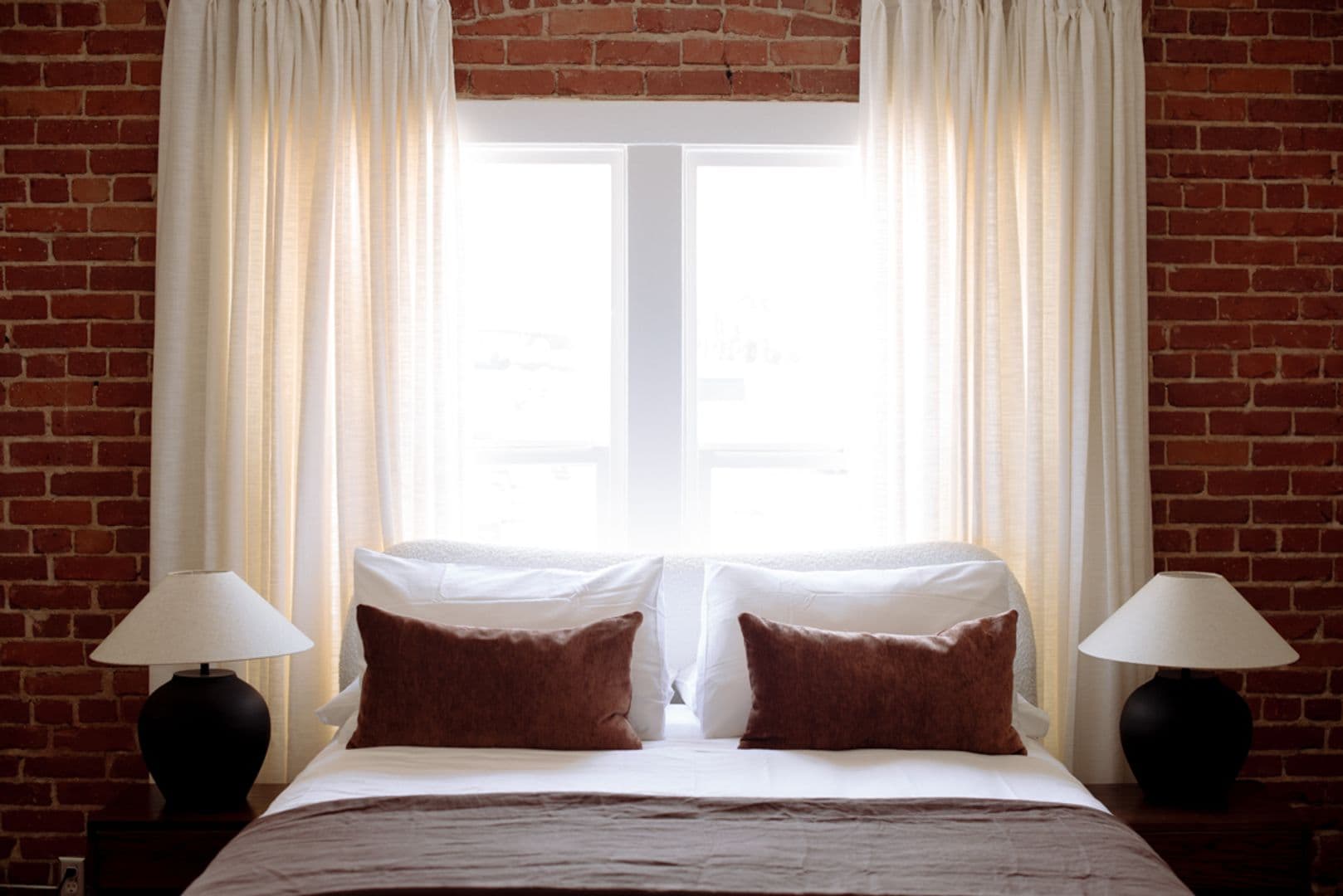 Los Angeles Apartment: 1825 N Cahuenga Blvd.